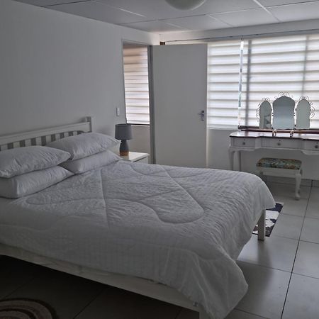 12 On Vaal Drive Guesthouse 范德拜尔帕克 外观 照片