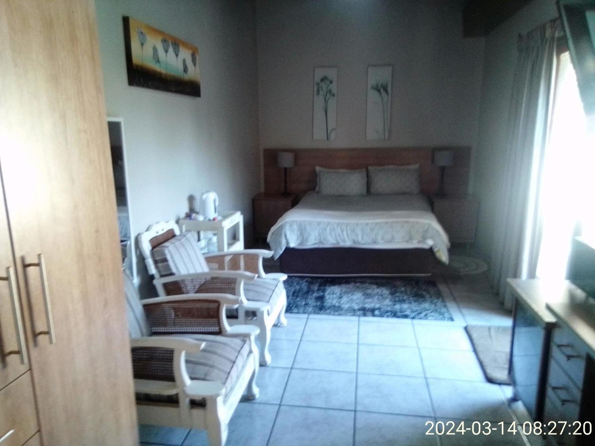 12 On Vaal Drive Guesthouse 范德拜尔帕克 外观 照片