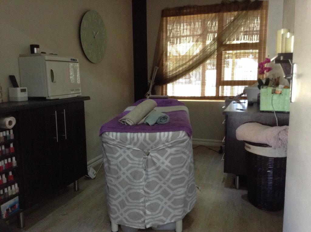 12 On Vaal Drive Guesthouse 范德拜尔帕克 外观 照片