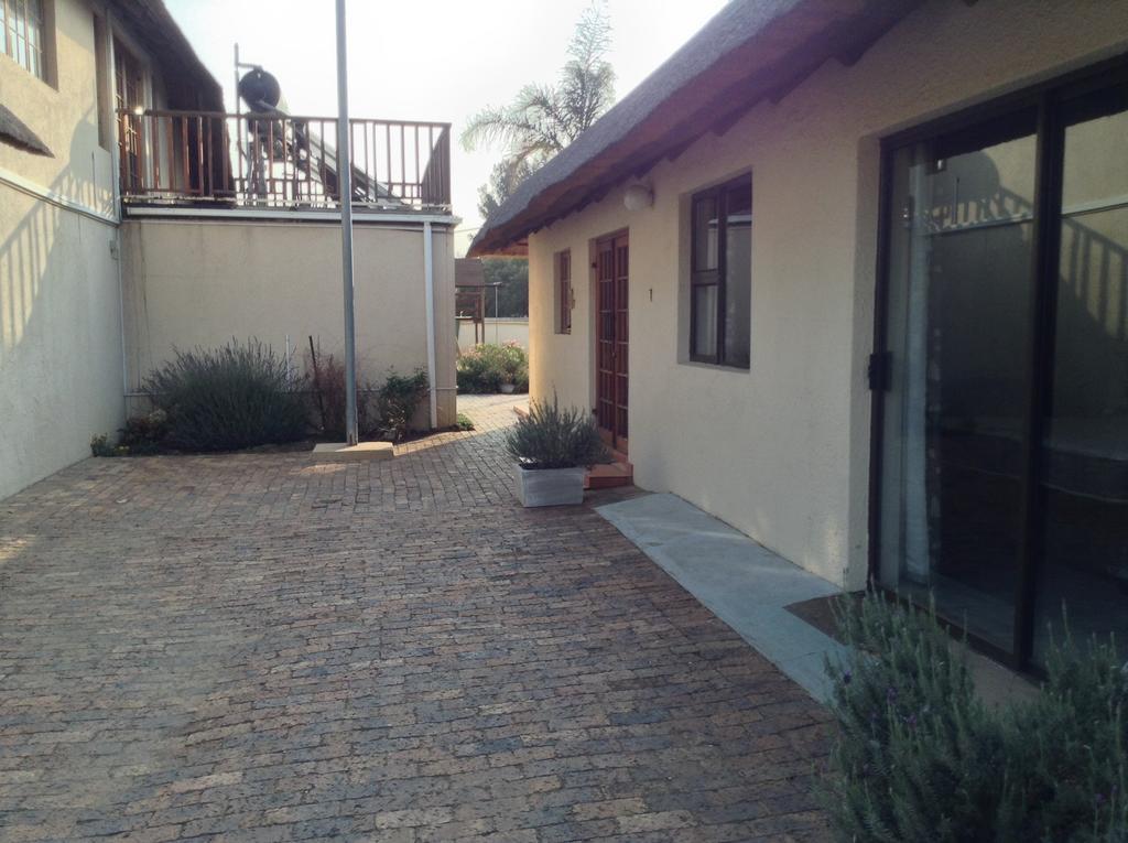 12 On Vaal Drive Guesthouse 范德拜尔帕克 客房 照片