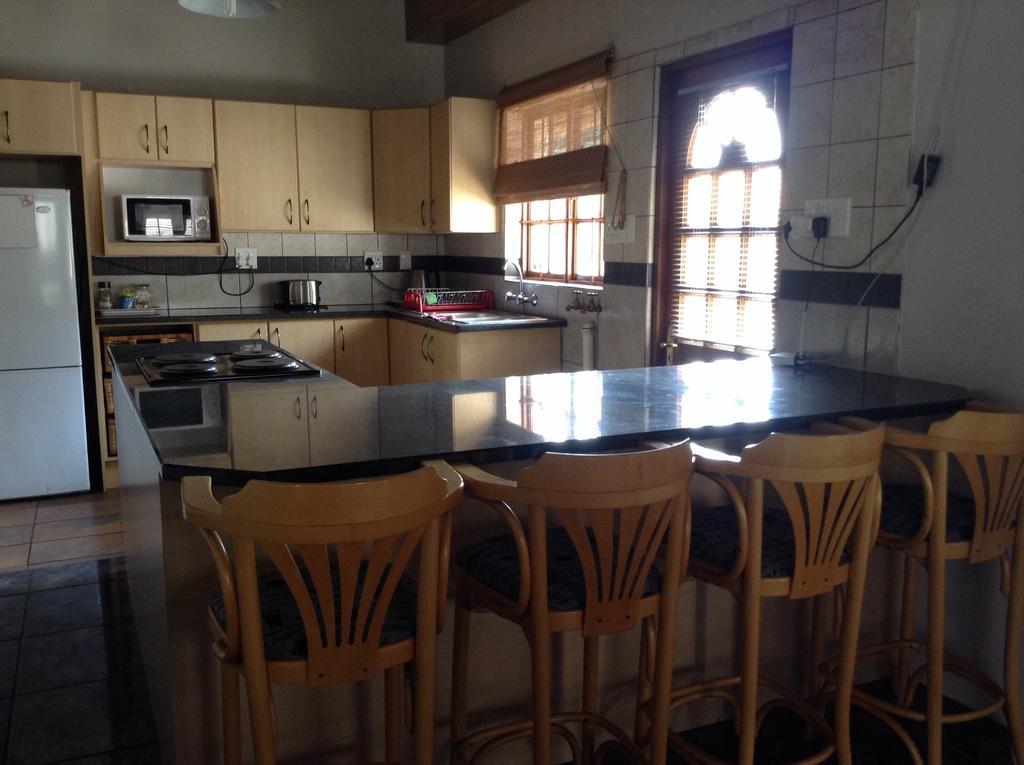 12 On Vaal Drive Guesthouse 范德拜尔帕克 外观 照片