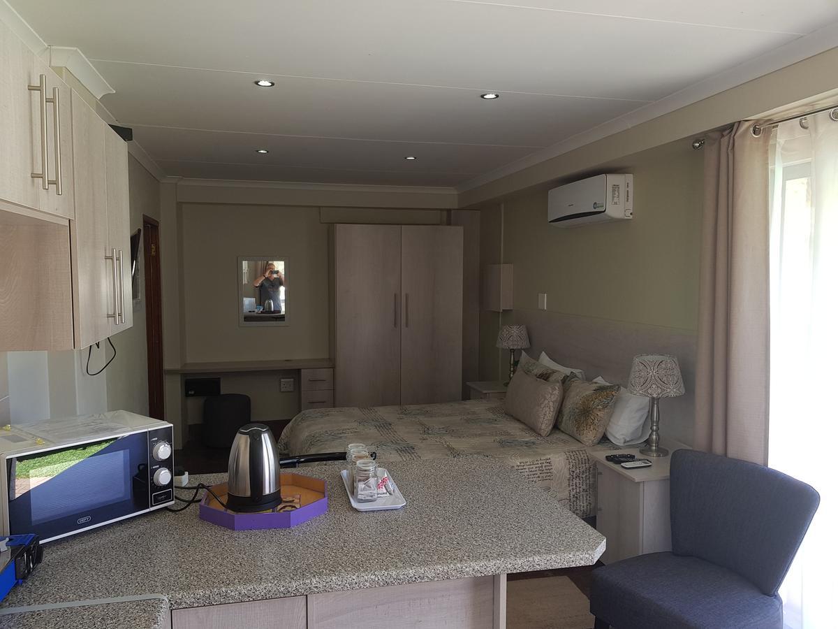 12 On Vaal Drive Guesthouse 范德拜尔帕克 外观 照片