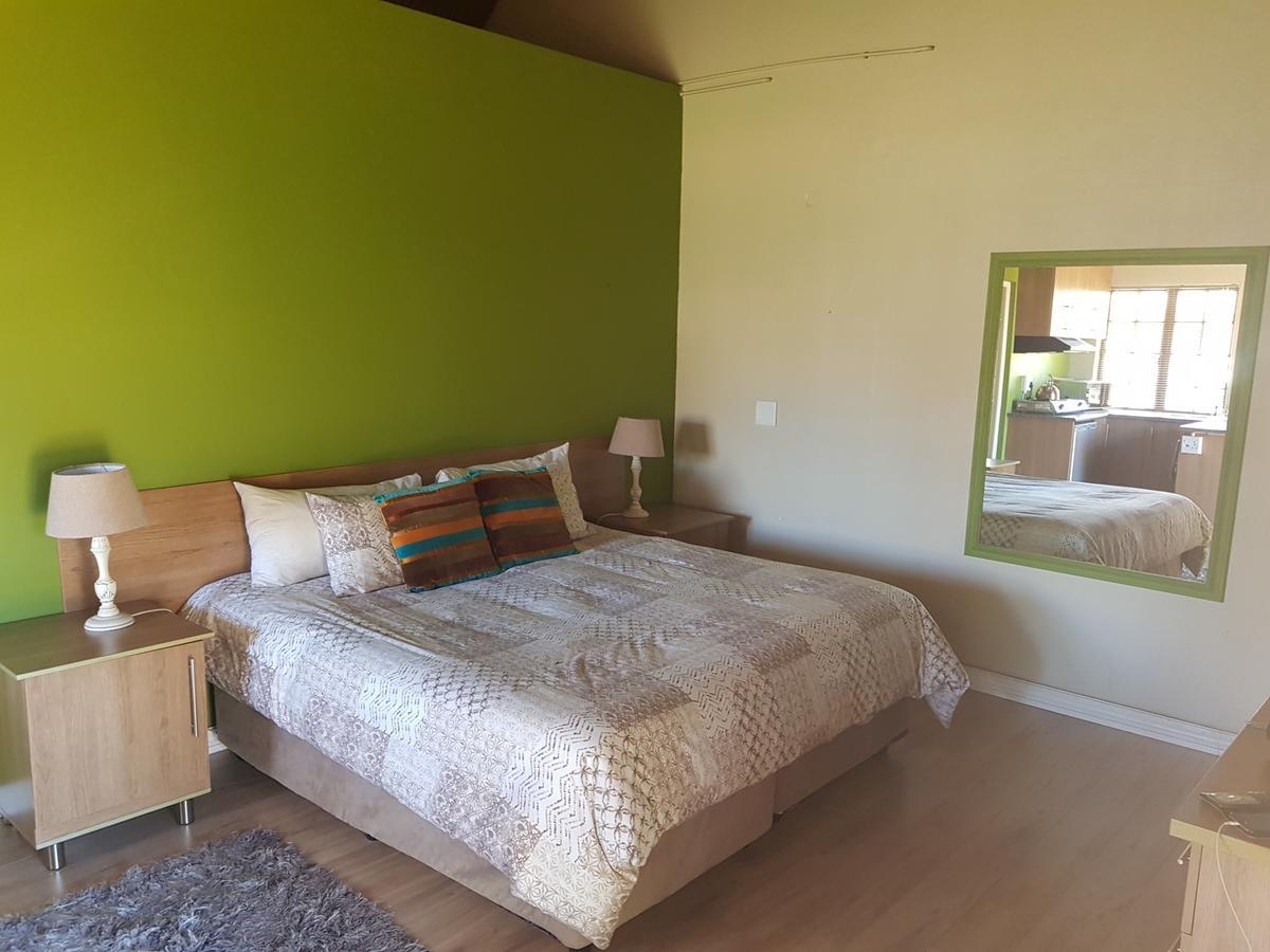 12 On Vaal Drive Guesthouse 范德拜尔帕克 外观 照片