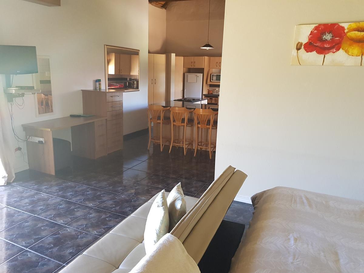 12 On Vaal Drive Guesthouse 范德拜尔帕克 外观 照片