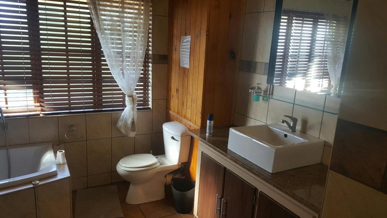 12 On Vaal Drive Guesthouse 范德拜尔帕克 外观 照片