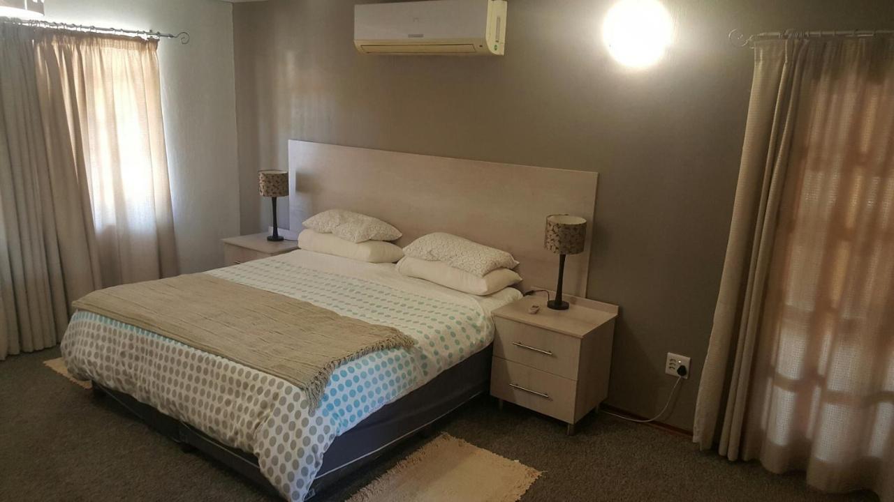 12 On Vaal Drive Guesthouse 范德拜尔帕克 外观 照片