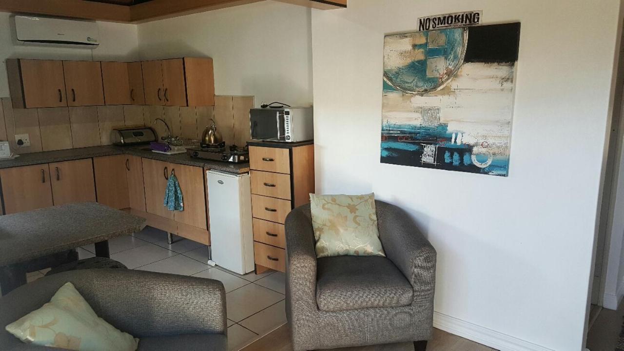 12 On Vaal Drive Guesthouse 范德拜尔帕克 外观 照片