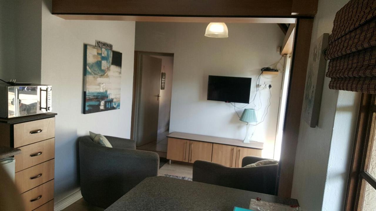 12 On Vaal Drive Guesthouse 范德拜尔帕克 外观 照片
