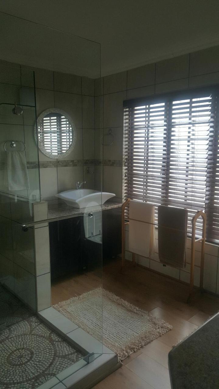12 On Vaal Drive Guesthouse 范德拜尔帕克 外观 照片