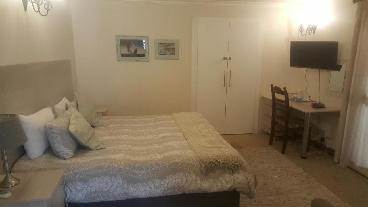 12 On Vaal Drive Guesthouse 范德拜尔帕克 外观 照片