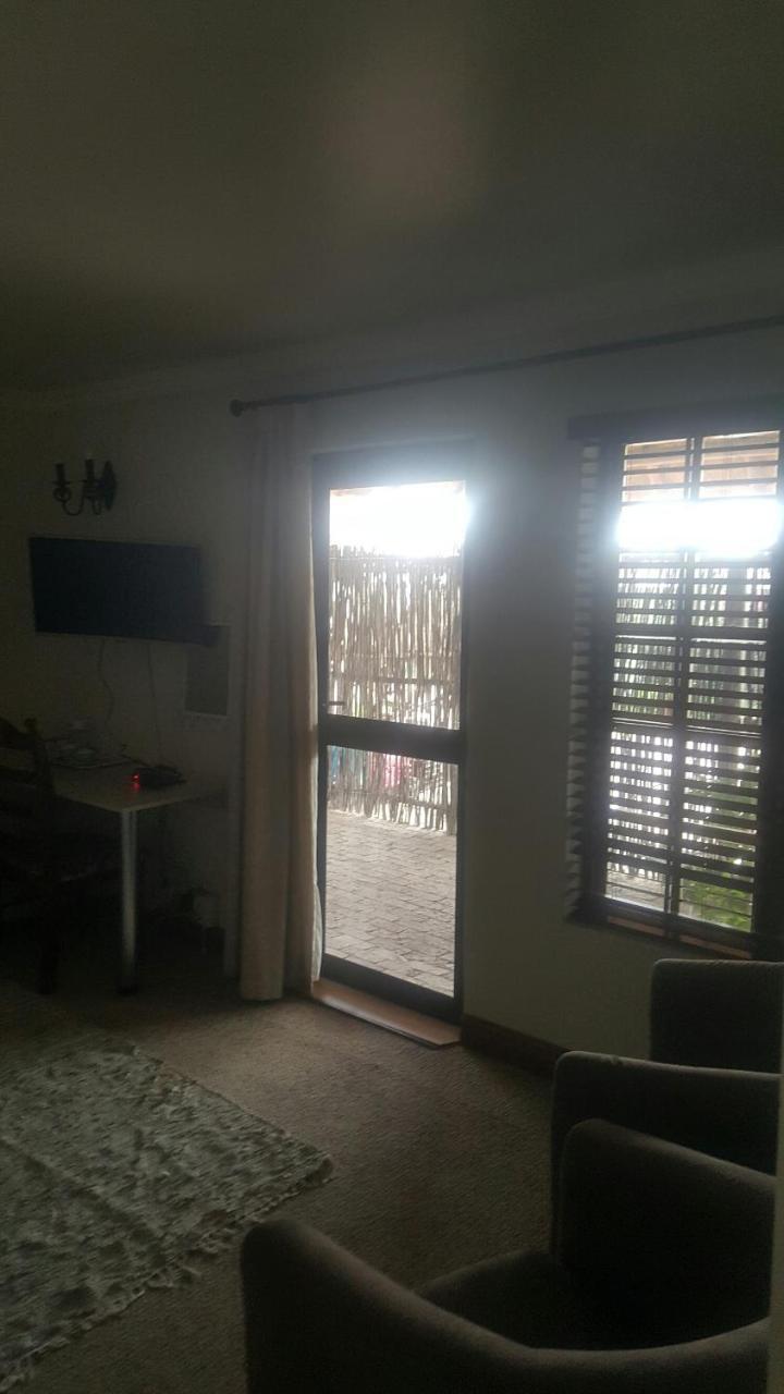 12 On Vaal Drive Guesthouse 范德拜尔帕克 外观 照片