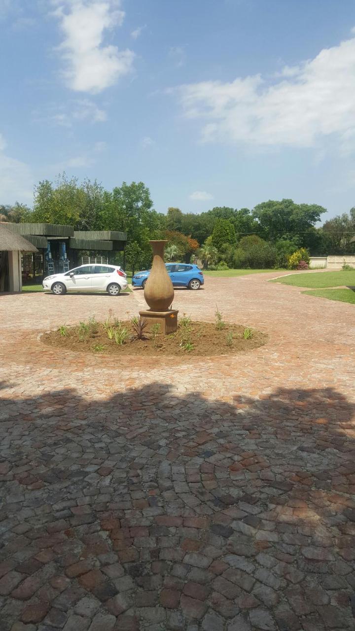 12 On Vaal Drive Guesthouse 范德拜尔帕克 外观 照片