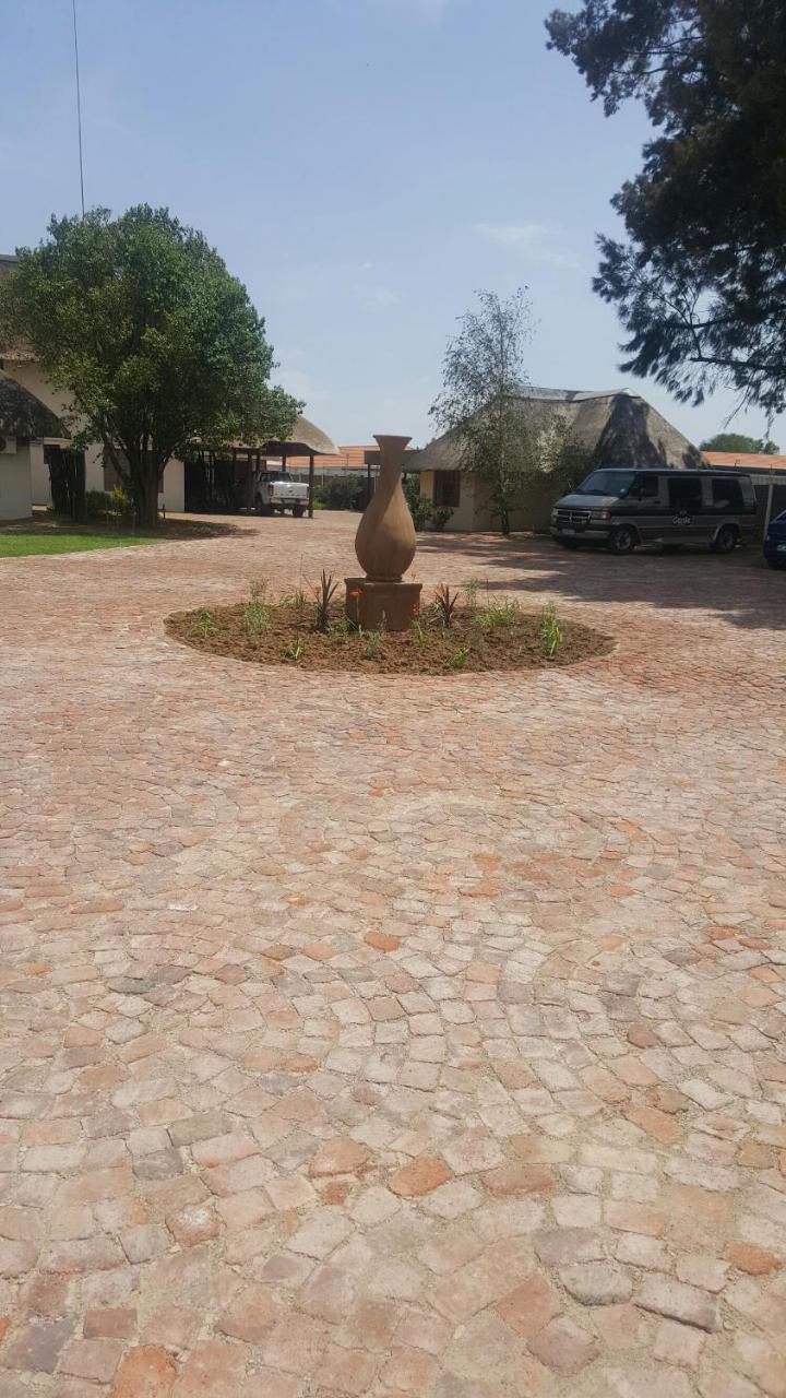 12 On Vaal Drive Guesthouse 范德拜尔帕克 外观 照片